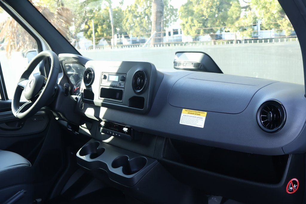 2025 Mercedes-Benz Sprinter 2500 5