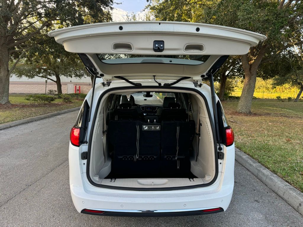 2019 Chrysler Pacifica Touring L 11