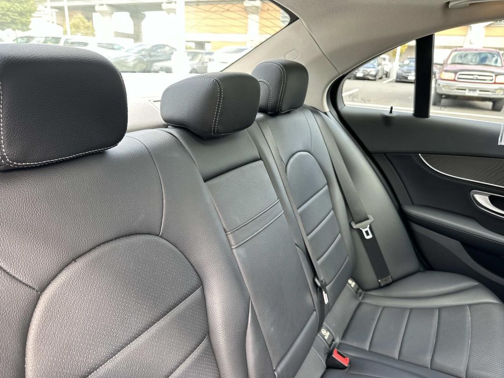 Thumbnail: 2015 Mercedes-Benz C-Class - 27