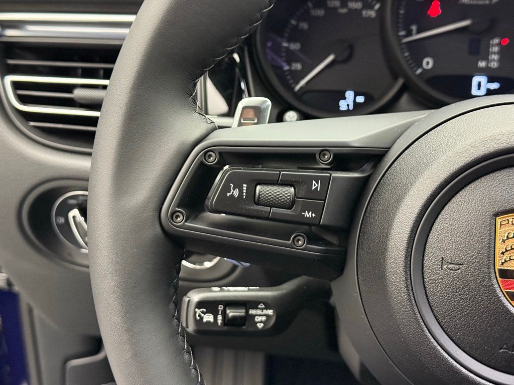 Thumbnail: 2025 Porsche Macan - 13
