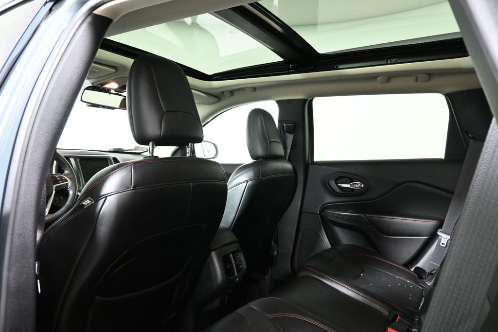 Thumbnail: 2015 Jeep Cherokee - 6