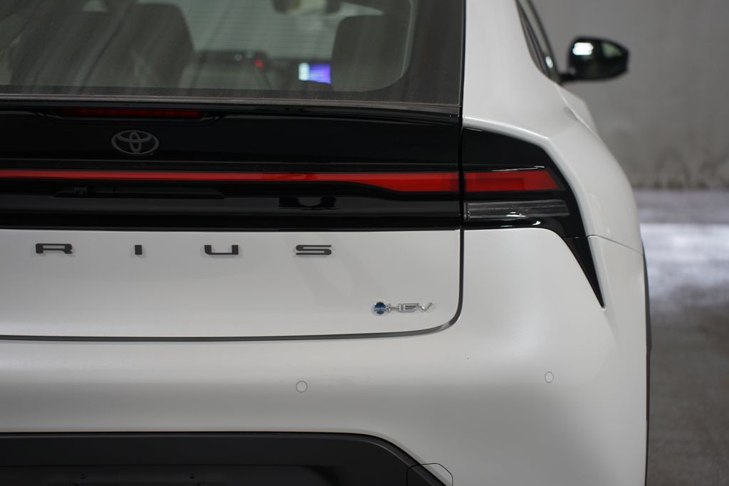 2025 Toyota Prius LE 10