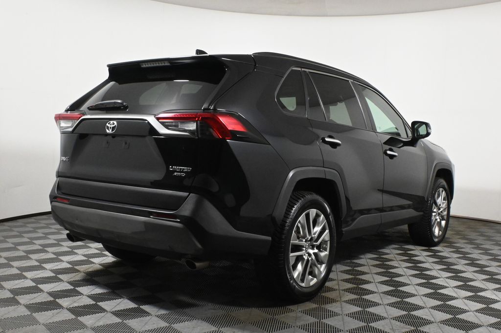 Thumbnail: 2019 Toyota RAV4 - 8