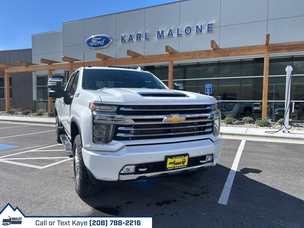 White (Iridescent Pearl Tricoat) 2020 Chevrolet Silverado 2500HD High Country Crew Cab 4WD Pickup Truck Four-Wheel Drive Automatic