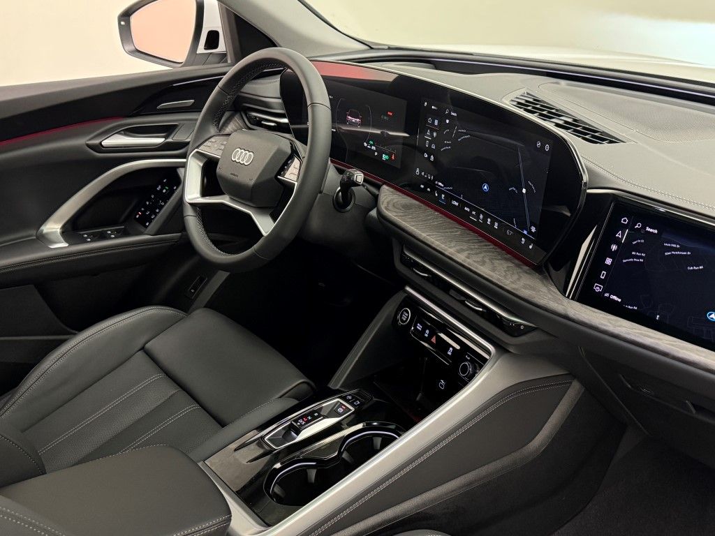 Thumbnail: 2025 Audi Q5 - 17