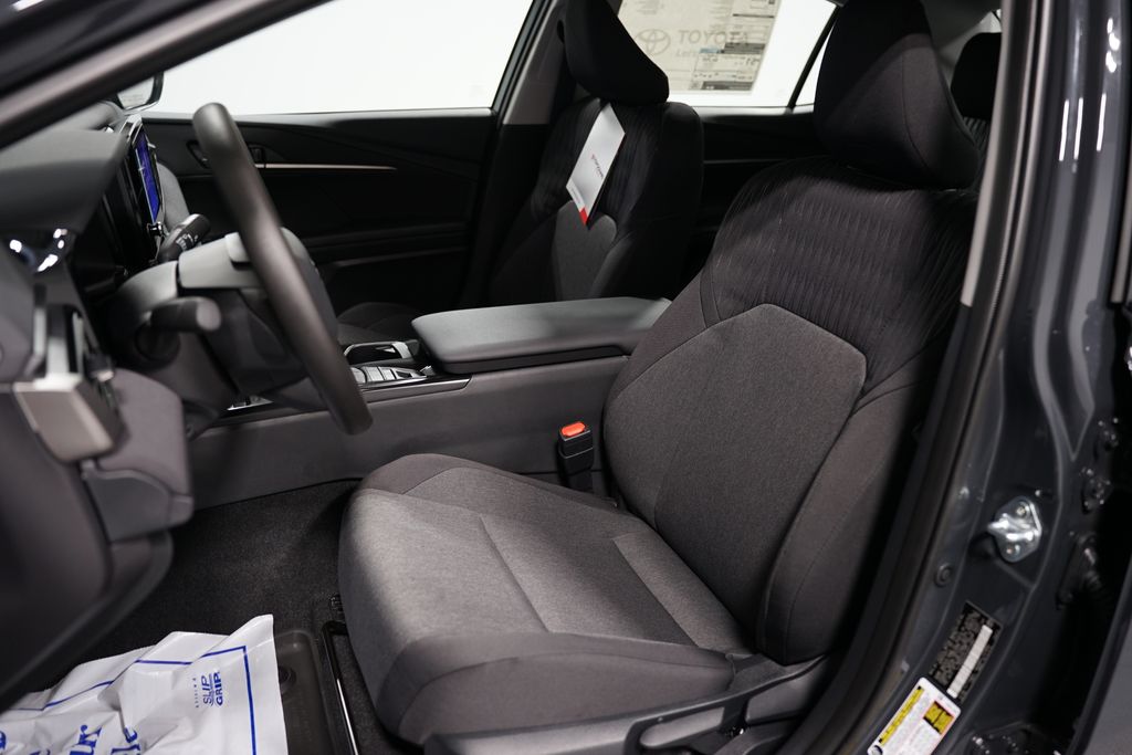 2025 Toyota Camry LE 27