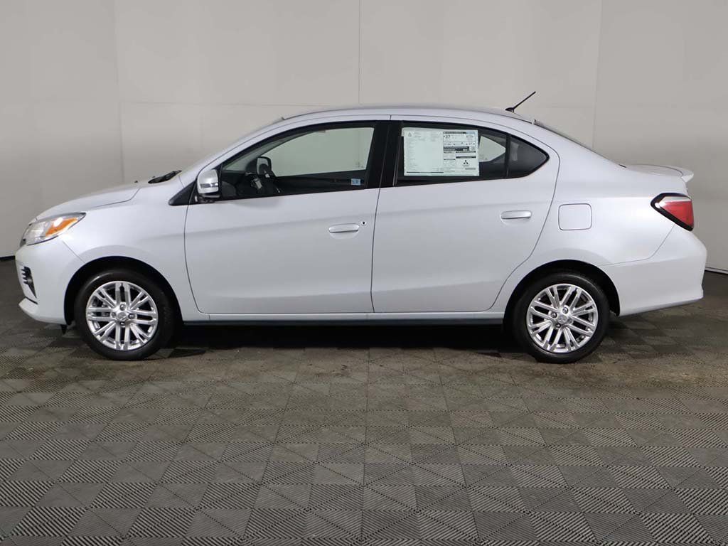 Used 2024 White Mitsubishi SE image 15