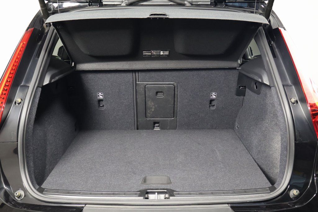 Thumbnail: 2025 Volvo XC40 - 14