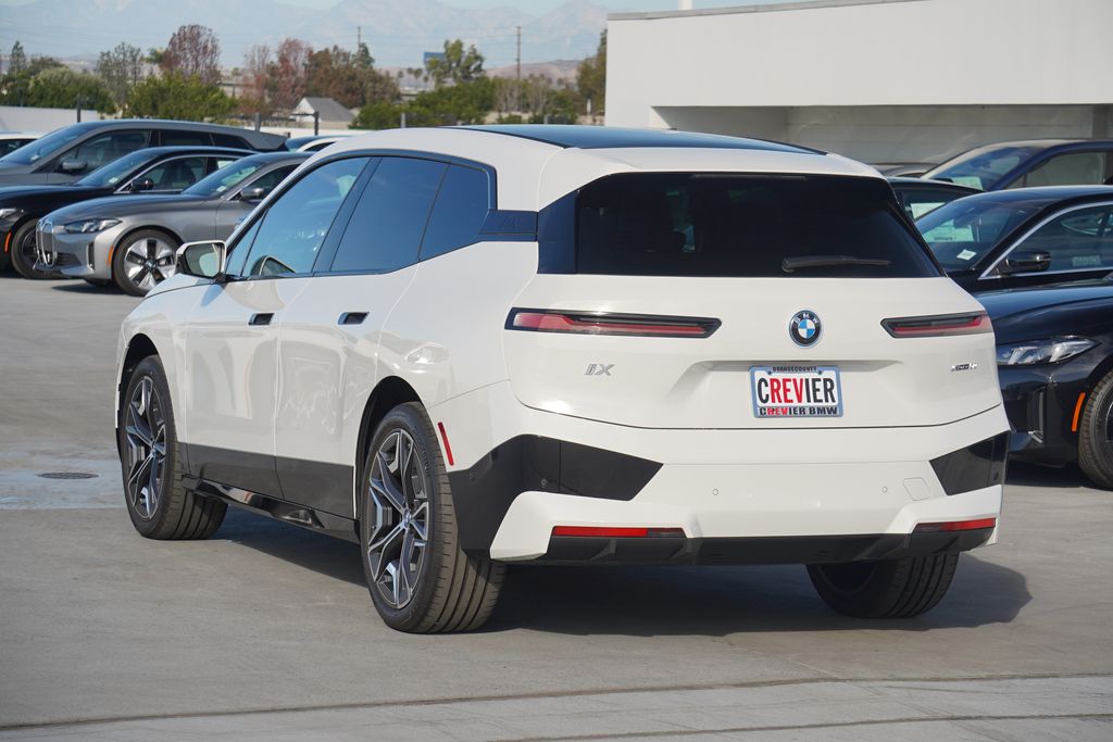 2025 BMW iX xDrive50 7