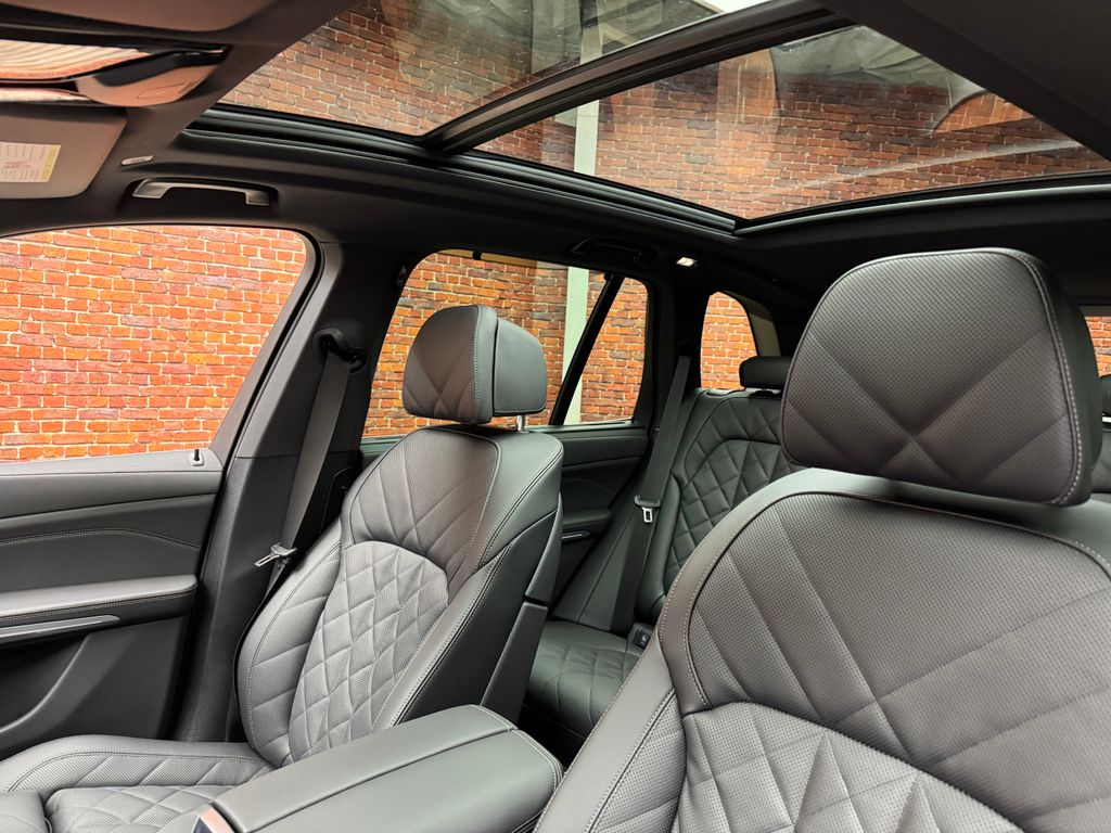 New 2026 Black BMW xDrive40i image 3