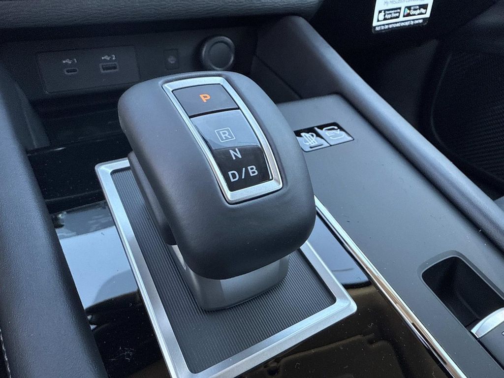 2025 Mitsubishi Outlander Plug-in Hybrid SE - Photo 31