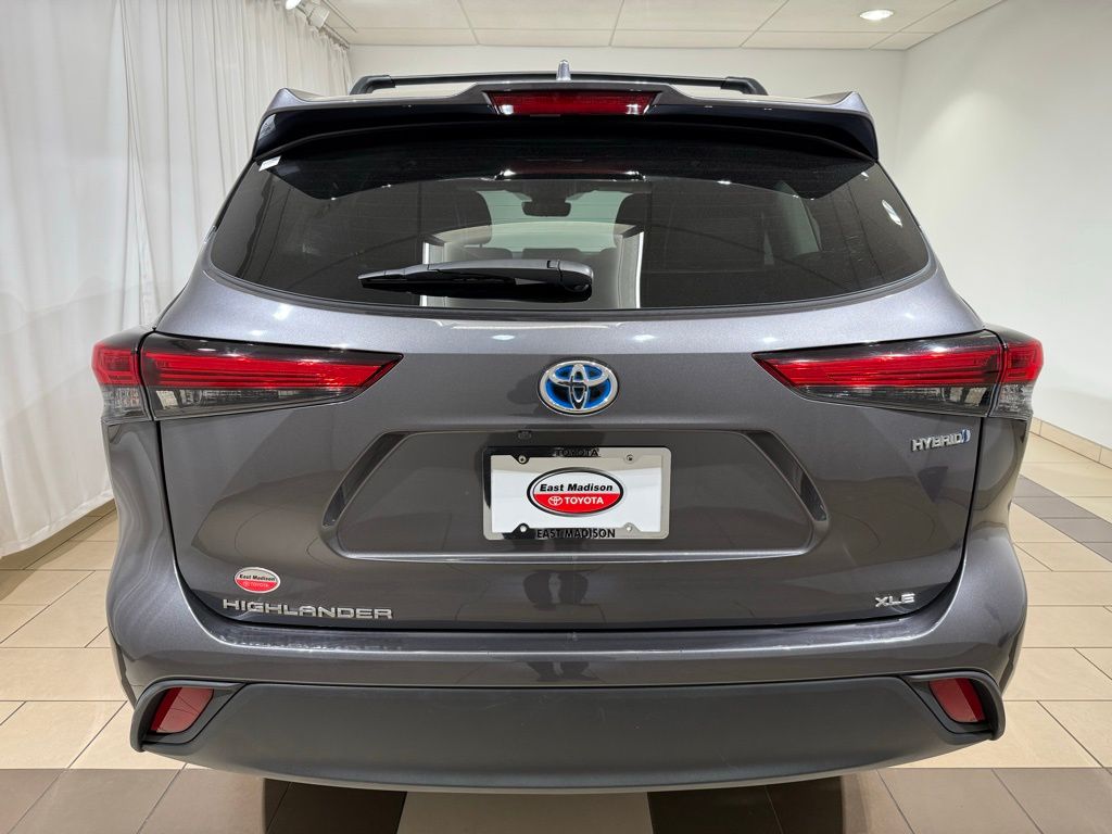 Thumbnail: 2022 Toyota Highlander - 4