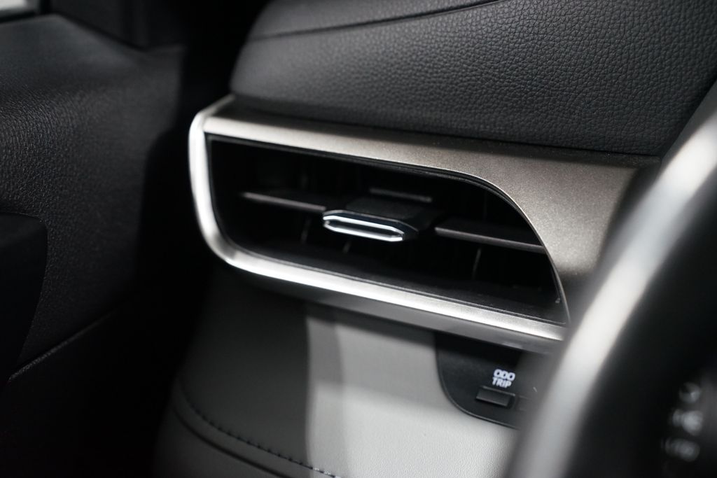 Thumbnail: 2023 Toyota Highlander - 25