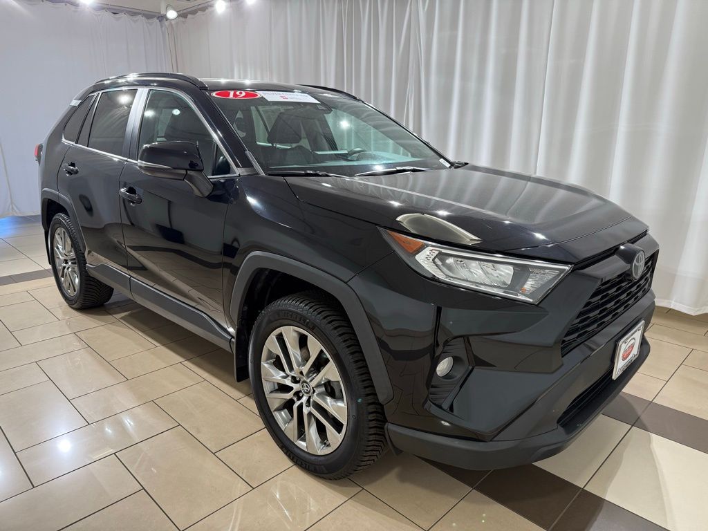 Thumbnail: 2019 Toyota RAV4 - 8