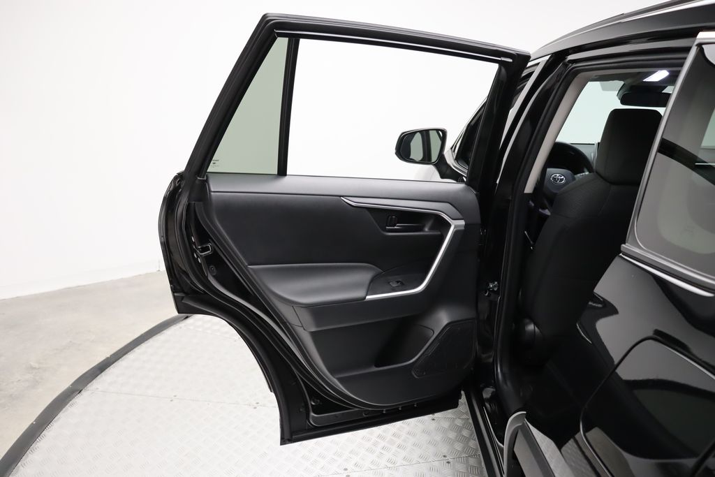 2024 Toyota RAV4 LE 21