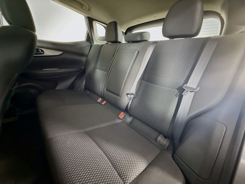 Thumbnail: 2017 Nissan Rogue Sport - 23