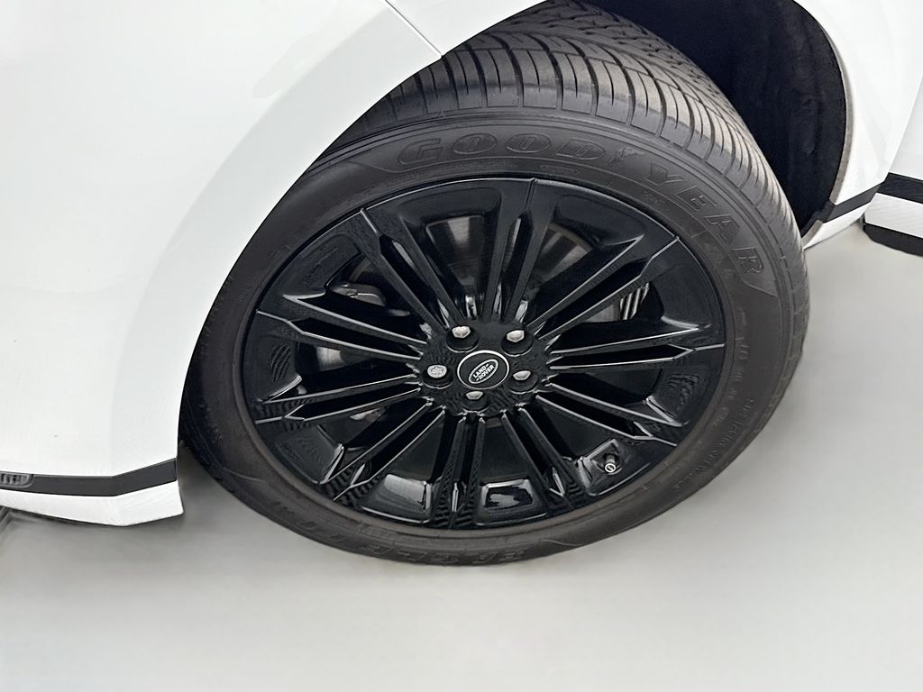 Thumbnail: 2025 Land Rover Range Rover Evoque - 29