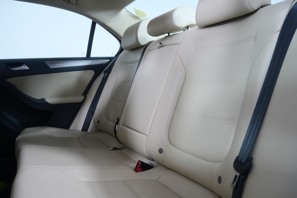 Thumbnail: 2017 Volkswagen Jetta - 15