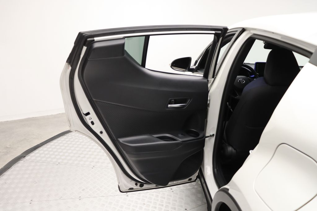 2020 Toyota C-HR XLE 21