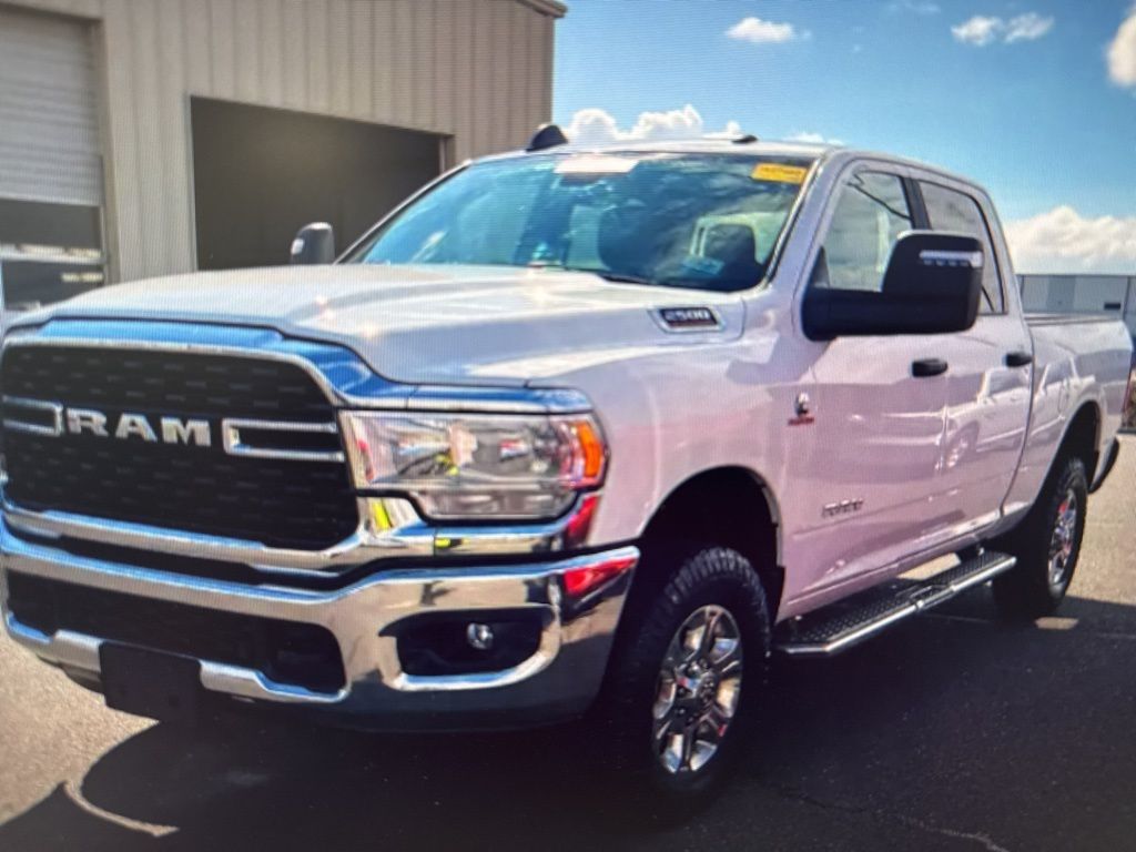 Bright White Clearcoat 2024 RAM 2500 Big Horn Crew Cab 4WD Pickup Truck Four-Wheel Drive 6-Speed Automatic