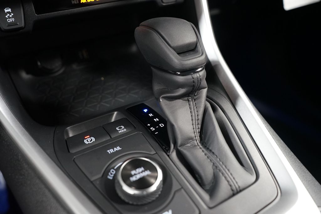 Thumbnail: 2025 Toyota RAV4 - 21