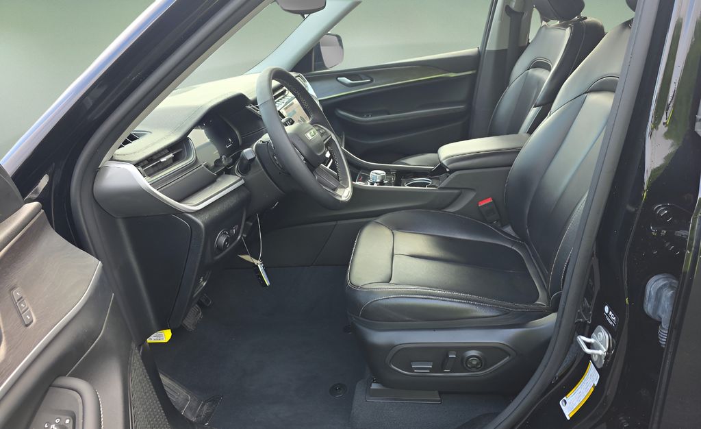 Used 2023 Jeep Grand Cherokee SUV