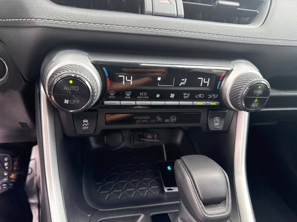 2022 White Toyota RAV4 XLE FWD SUV