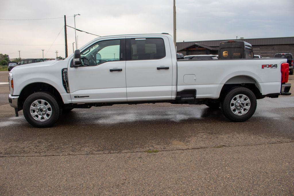 Oxford White 2024 Ford F-350 Super Duty Pickup Truck Four-Wheel Drive Automatic