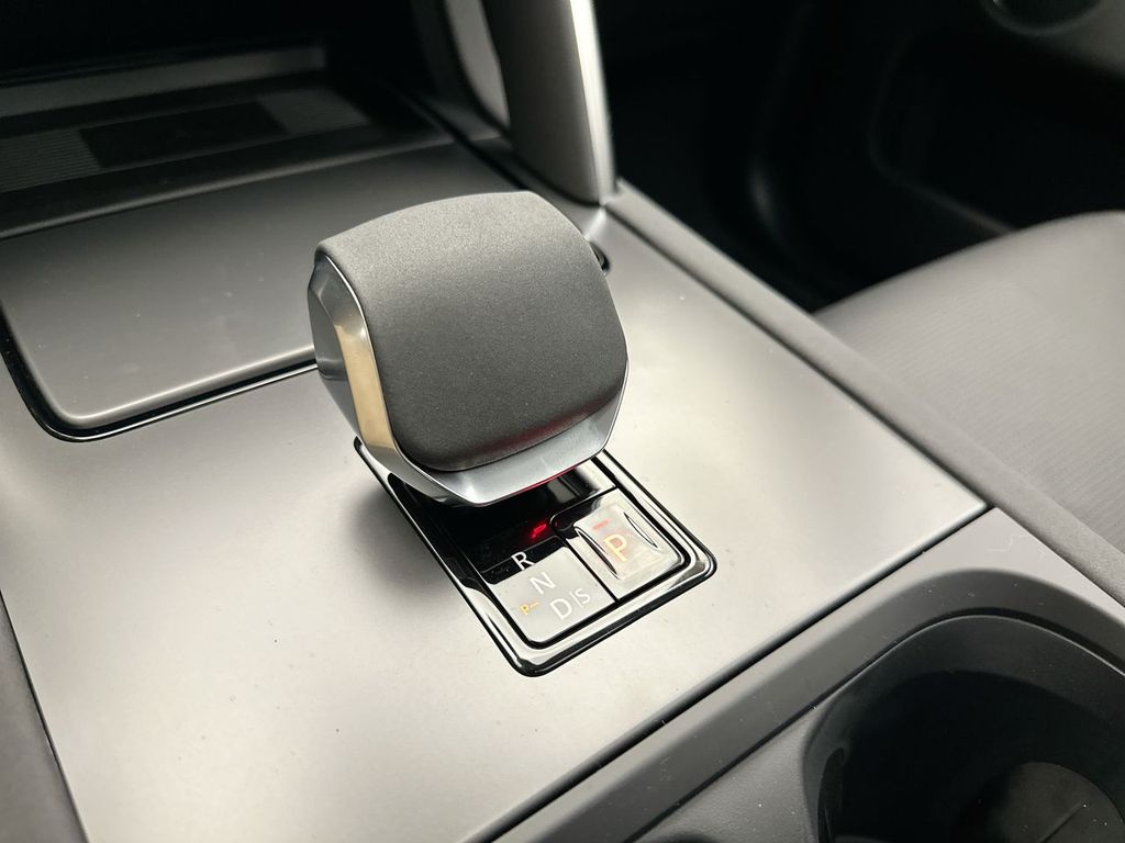 Thumbnail: 2025 Land Rover Discovery Sport - 12