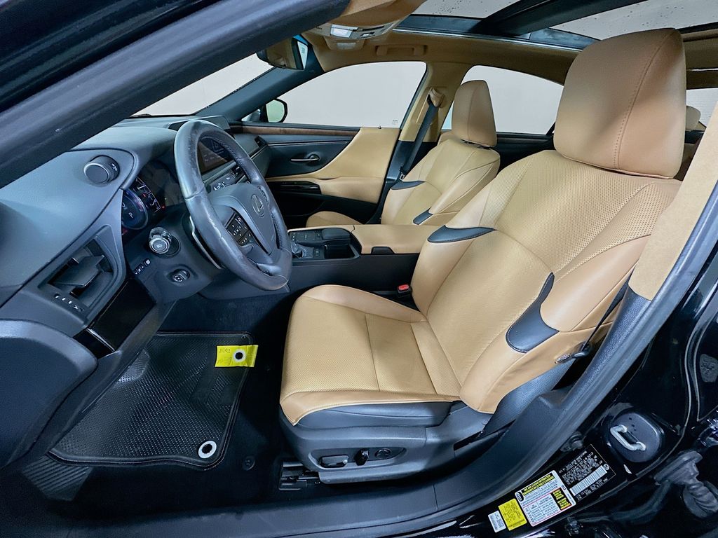 Thumbnail: 2022 Lexus ES - 20