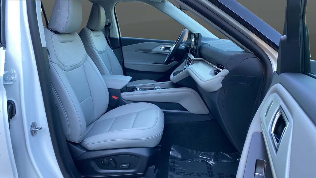 New 2026 Star White Metallic Tri-Coat Ford Active image 22