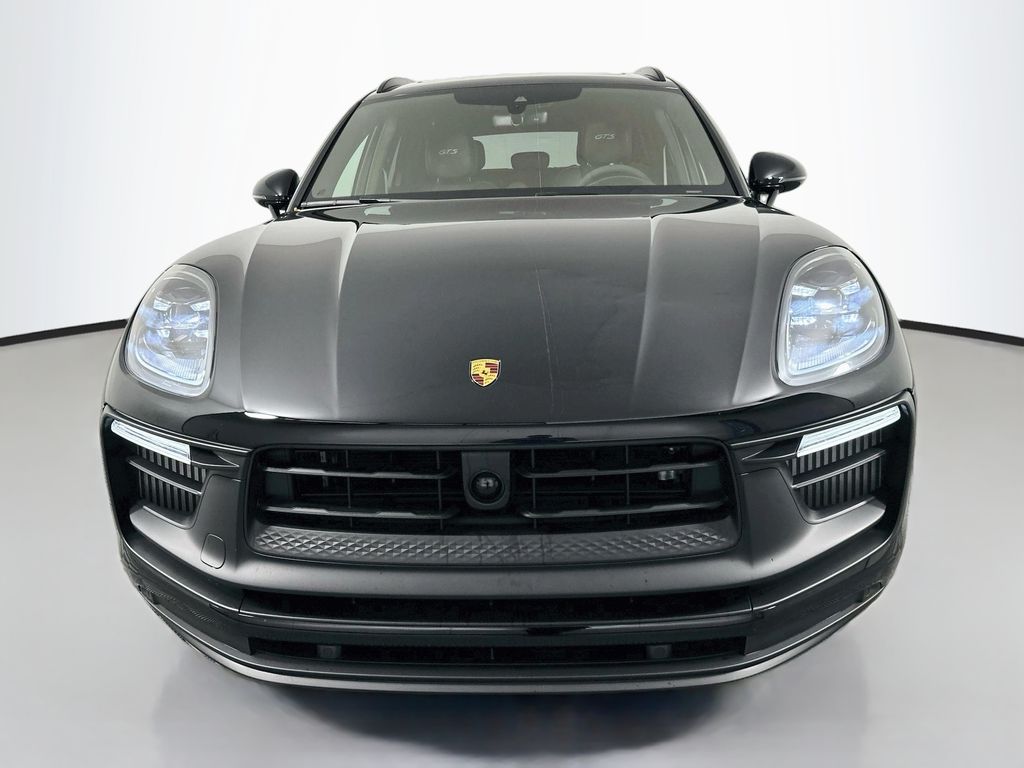Thumbnail: 2026 Porsche Macan - 2