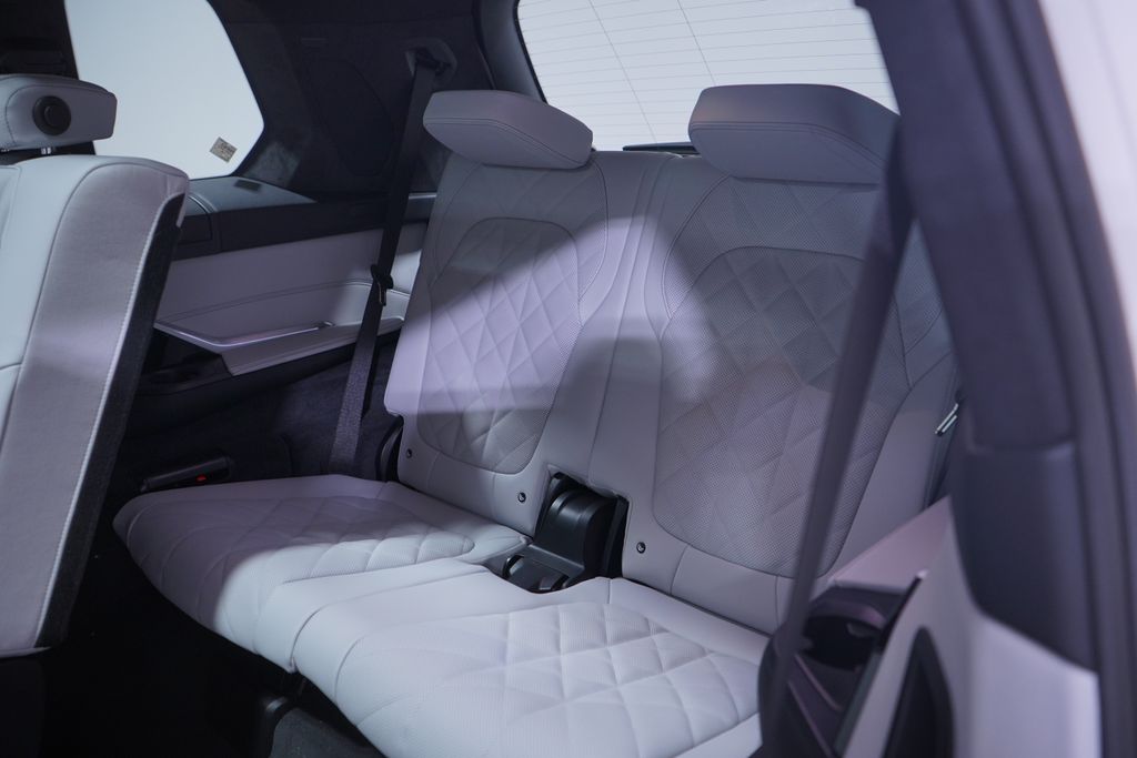 Thumbnail: 2026 BMW X7 - 10