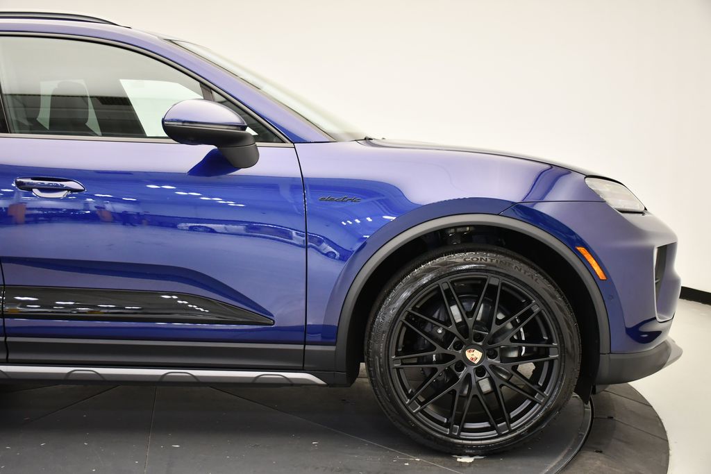 Thumbnail: 2025 Porsche Macan - 16