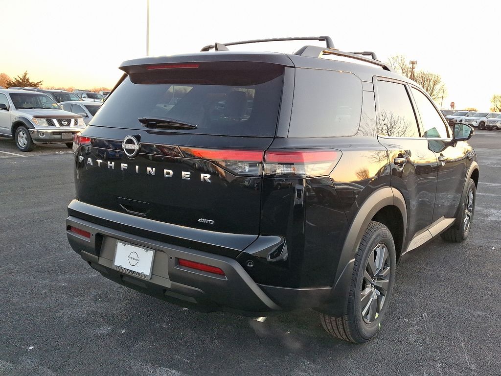 2025 Nissan Pathfinder SV 4