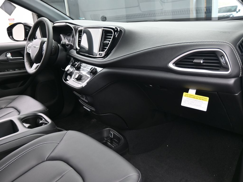 New 2026 Red Hot Pearlcoat Chrysler Select image 41