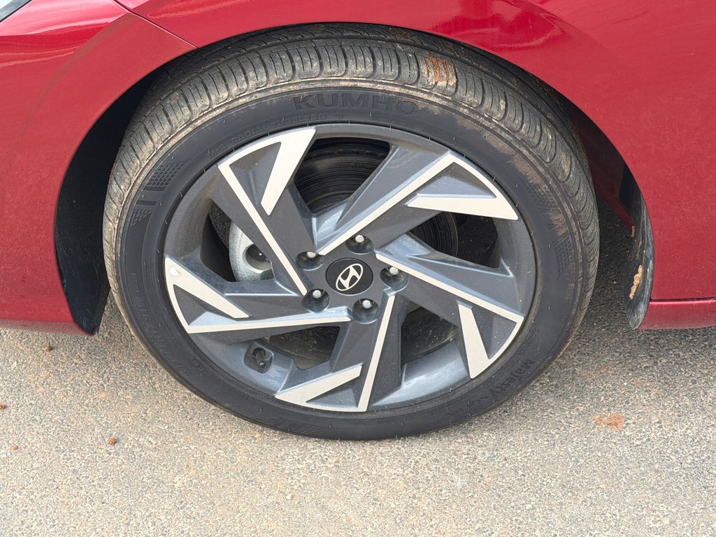 Used 2025 Red Hyundai SEL Sport image 9