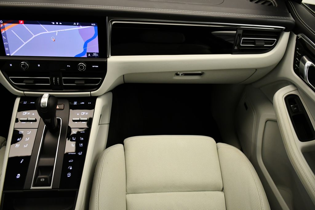 Thumbnail: 2023 Porsche Macan - 24