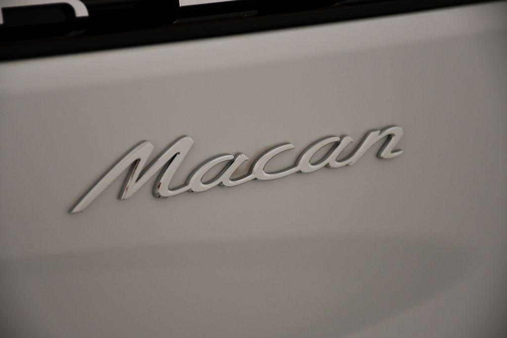 Thumbnail: 2025 Porsche Macan - 11