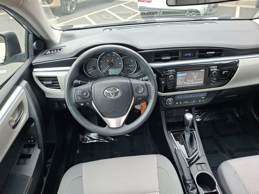 Thumbnail: 2015 Toyota Corolla - 11