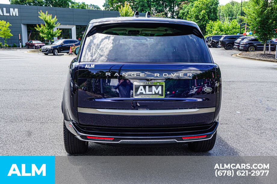 Used 2023 Blue Land Rover SE image 11