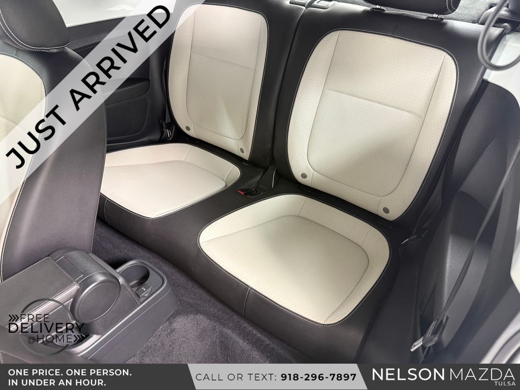 Used 2019 White Volkswagen 2.0T SE image 37