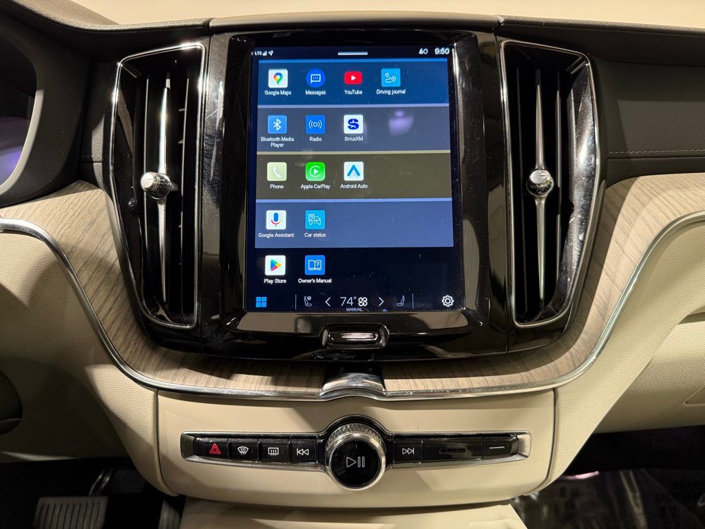 Thumbnail: 2022 Volvo XC60 - 28