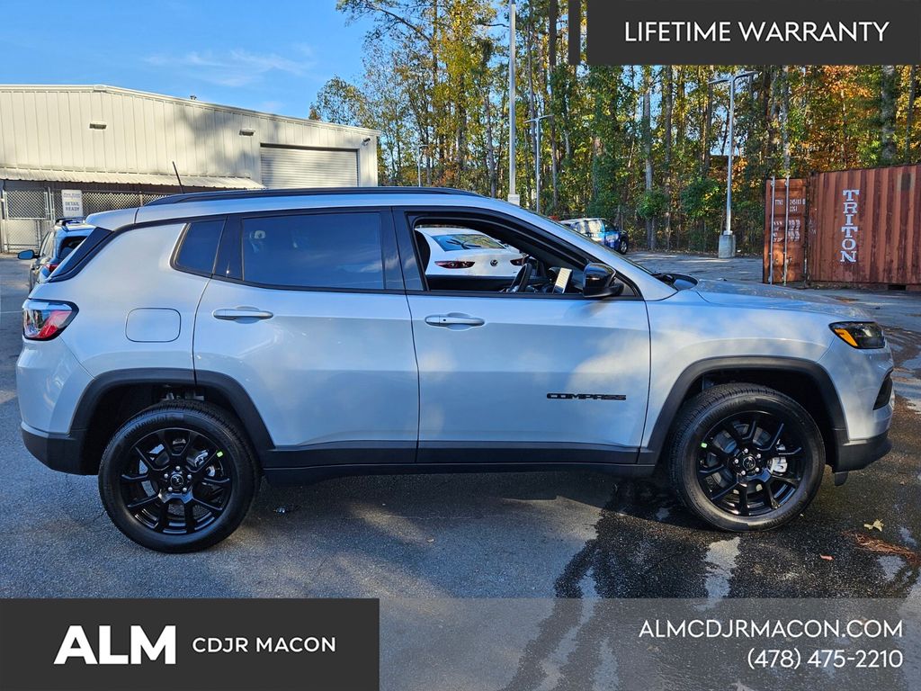 New 2026 Silver Zynith Metallic Clear-Coat Exterior Paint Jeep Latitude image 13