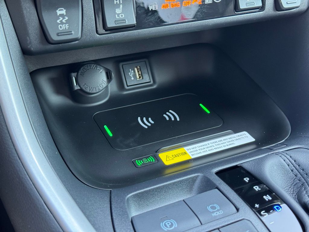 2025 Toyota RAV4 XLE photo 27