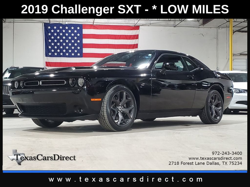 Pitch Black Clearcoat 2019 Dodge Challenger Coupe Rear-Wheel Drive 8-Speed Automatic