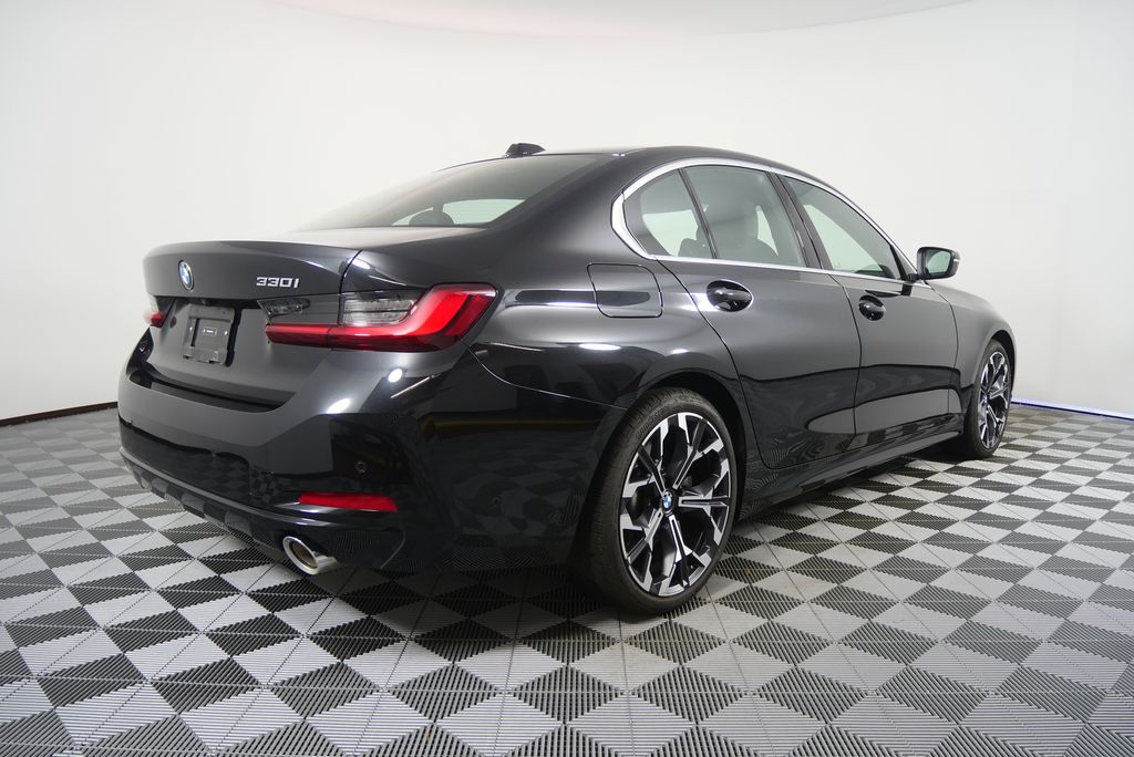 Thumbnail: 2025 BMW 3 Series - 3