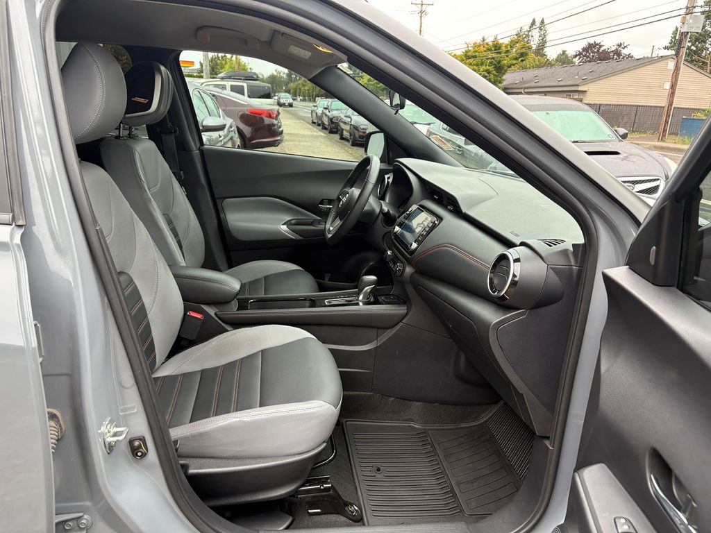 2023 Nissan Kicks SR