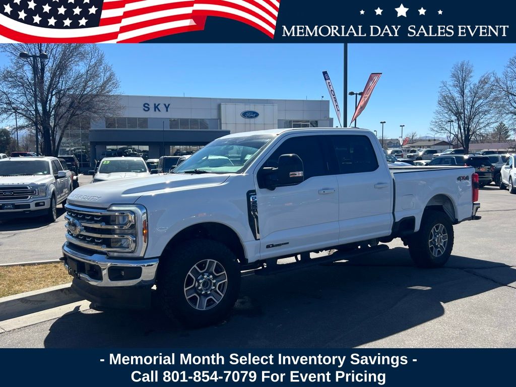 Oxford White 2024 Ford F-250 Super Duty Lariat Crew Cab 4WD Pickup Truck Four-Wheel Drive Automatic