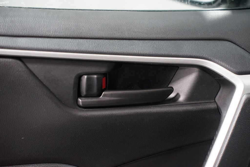 Thumbnail: 2024 Toyota RAV4 - 31